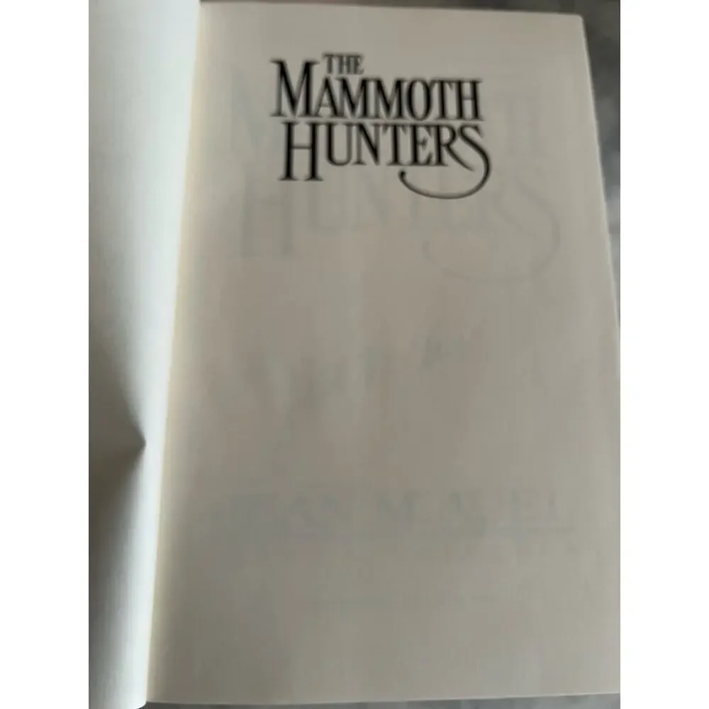 The Mammoth Hunters Jean M Auel HC DJ Signed 1985 Crown Earth’s Children Book